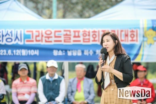 축사 진행 중인 김경희 의장