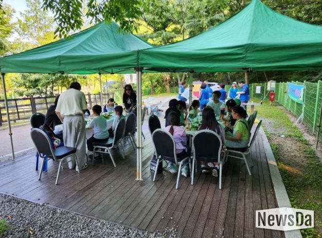 광명시 광명3동 지역사회보장협의체는 지난 13일 도덕산 캠핑장에서 ‘2023년 동 특성화 사업 '부모님과 함께 캠핑놀자'’를 성황리에 마무리했다.