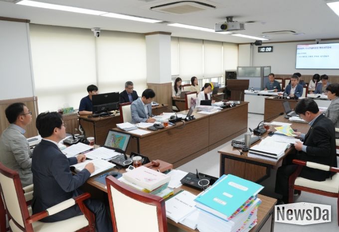 하남시의회 도시건설위원회 ‘2023년 행정사무감사’ 현장 모습. (사진_하남시의회 제공)