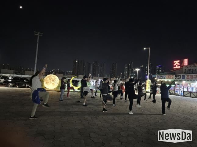 시흥시 월곶동 주민자치회, 월곶해안로 낙조를 보면서 함께 걸어요 성료