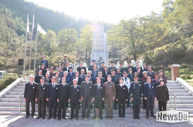 제25회 한국전행후민간인희생자 합동추모 위령제 사진(매전면 덕산리 산141-6)