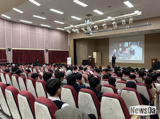 안성시청소년상담복지센터, 두원공업고등학교 연계 '진로 토크콘서트' 성료