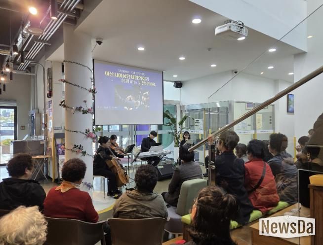 여성커뮤니티센터 나온 가을음악회