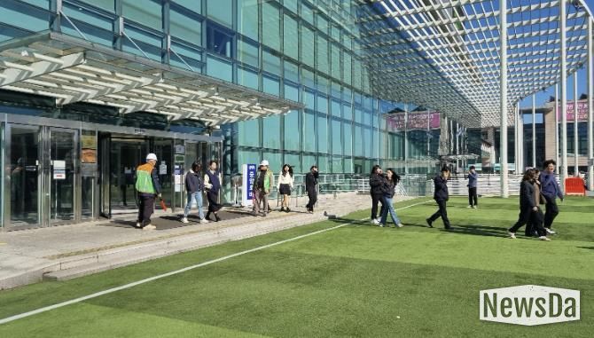 용인특례시가 지진발생 대비 통합지원본부 운영훈련을 진행했다.