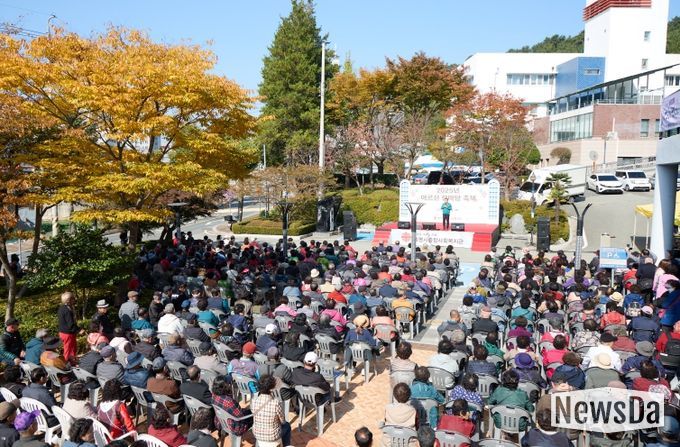 통영시종합사회복지관, 어르신 한마당 축제‘사랑합니데이’성료