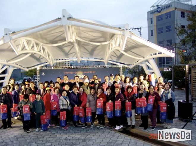 밤마실 온천천 걷기 축제 기념촬영 모습