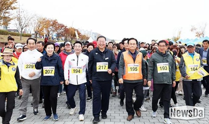파주시, 평화경제특구 유치 염원 걷기대회 성황리 개최