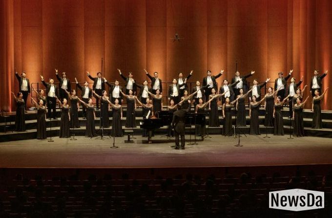 용인시립합창단, 상임 운영 기념 제10회 정기연주회 '우리의 노래, 마음의 뜰에 피어나' 성황리 마무리