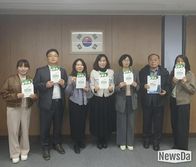 지난 13일 복지정책과·보건정책과 과장 및 팀장, 담당자, 통합지원협의체 위원 등 실무진 7명이 광주 서구보건소를 방문해 광주 서구의 통합돌봄 우수사례를 벤치마킹했다.