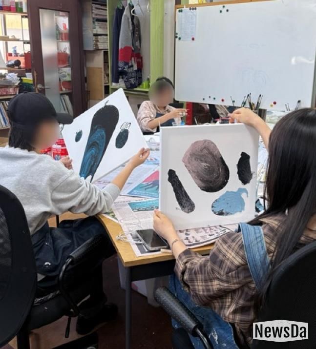 수원여자단기청소년쉼터 미술 전시회 '별빛을 보듬다' 개최