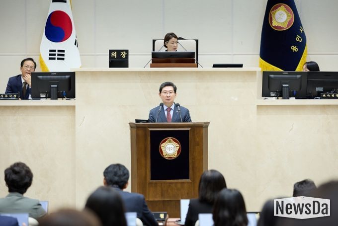 이상일 용인특례시장이 14일 '용인특례시의회 제297회 본회의'에서 시정연설을 통해 2026년 시정운영 방향을 제시했다.