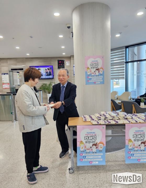 여주도시공사, 체육센터 농업인의 날 기념 가래떡 나눔 행사