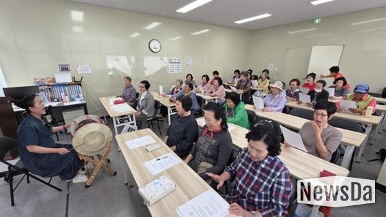 충주 문화도시센터 실버 대상 문화예술 교육 프로그램 국악과 창의적 나이듦