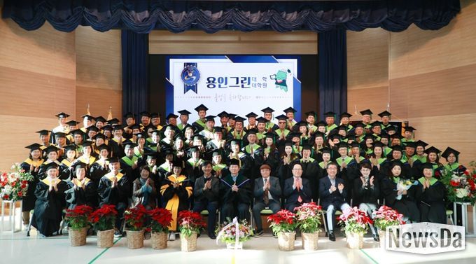 14일 용인시농업기술센터에서 '2025년 용인그린대학 제19기 및 대학원 제10기 졸업식'이 열렸다.