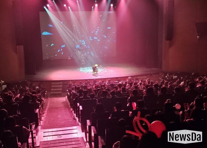 디스이즈 잇 공연 사진