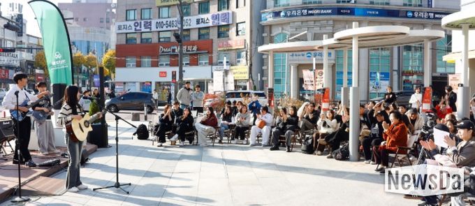 이천시 분수대오거리서 ‘수험생 응원 버스킹’ 열려