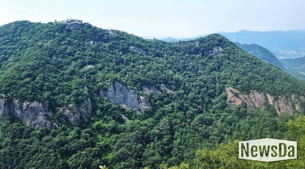 오봉산 산림과 암상 경관