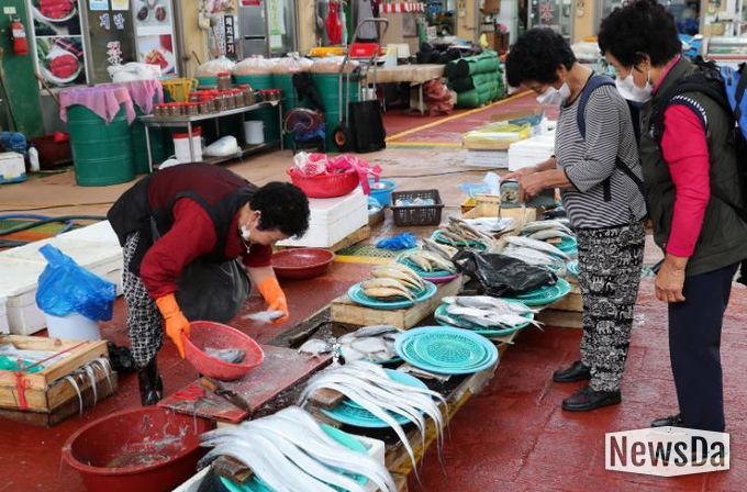 토요시장 수산물판매