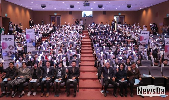 19일 용인특례시청 에이스홀에서 '노래로 기억하고 춤으로 표현하는 광복 80주년'을 주제로 청소년 창작동요·무용 발표회'가 열렸다..