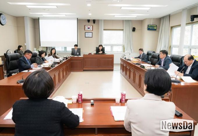 용인특례시의회 문화복지위원회, 행정사무감사 8일차-3개 구 보건소 대상…심폐소생술·정신건강·감염병·모자보건 등 시민 건강 안전망 전반 점검