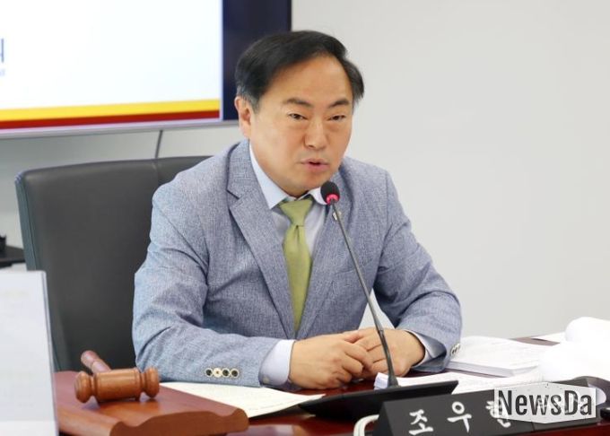 경제환경위원회 조우현 위원장 조례 심사