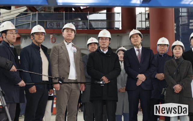 김민석 국무총리가 25일 도봉구 서울 아레나 복합문화시설 건립 현장을 방문, 사업 추진 현황에 대해 보고 받은 뒤 발언을 하고 있다.