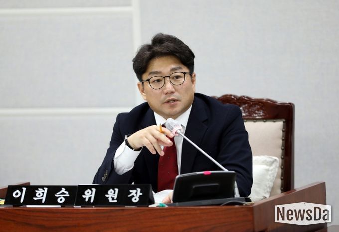 이희승 보건복지위원장(더불어민주당, 영통2·3·망포1·2)