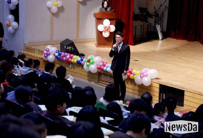 '2025년 지역아동센터 연합문화제'에서 인사말하는 정원오 성동구청장