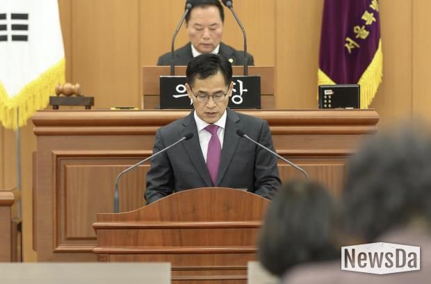 제316회 양천구의회 제2차 정례회 제1차 본회의에서 시정연설 중인 이기재 양천구청장