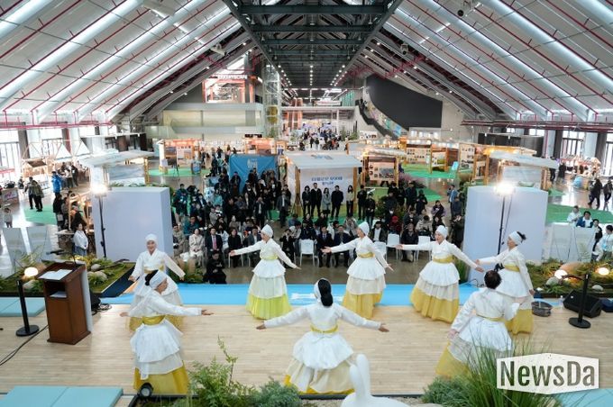 기념식 지역 예술인 공연