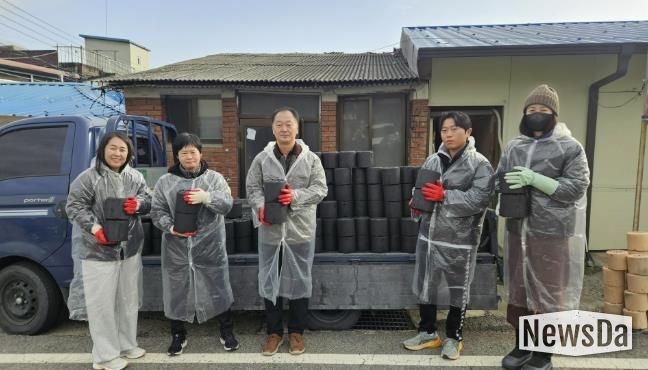 연천군시설관리공단, 노·사 공동 ‘사랑의 연탄 나눔’ 봉사활동 펼쳐