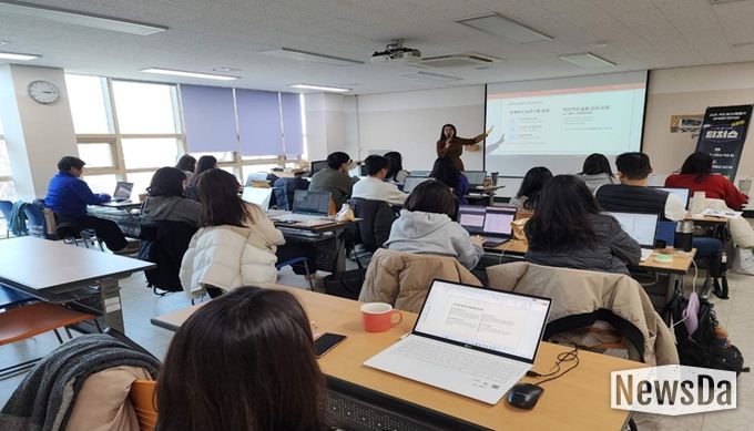 지역 청소년활동가들이 맞춤형 공모 제안서 작성 교육을 받고 있다.