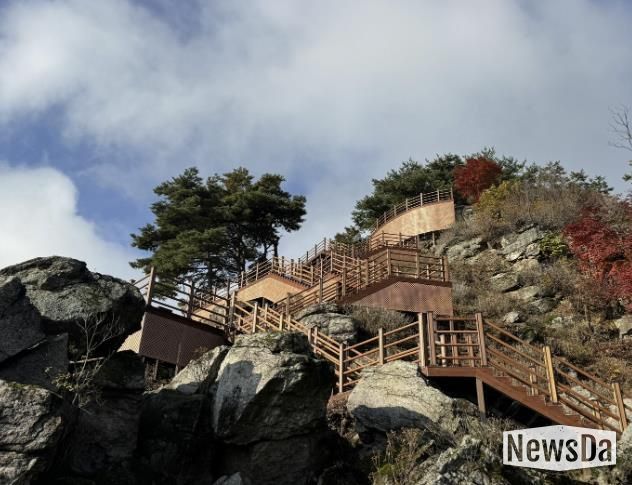 포천시, 왕방산(관모봉) 나무 계단 설치 완료