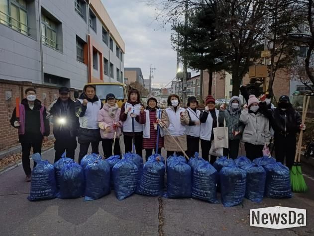 동두천시 생연2동 바르게살기위원회, 연말 맞이 낙엽 대청소