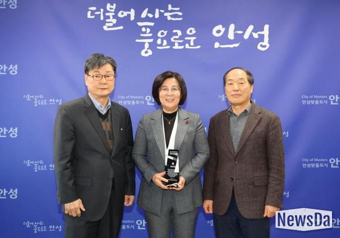 안성시, '복지정보안내도우미 사업' 우수기관 감사패 수여