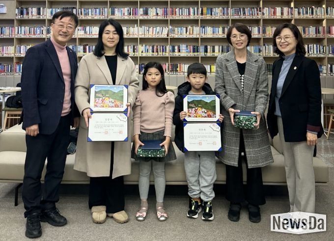 ‘2025년 책 읽는 가족’ 시상식