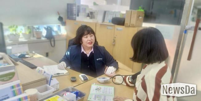대사증후군 상담실_보건소 관계자 대사증후군 상담 진행 모습