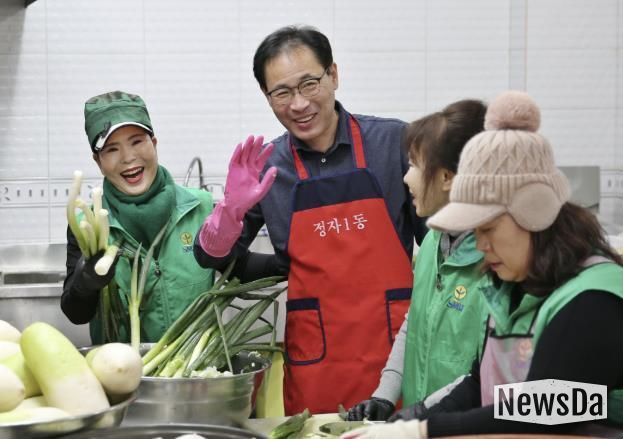 수원시 장안구 새마을부녀회 석박지 나눔 행사 개최