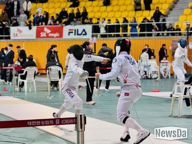 태극마크 향한 칼끝 승부…익산서 펼쳐진 펜싱 대격돌
