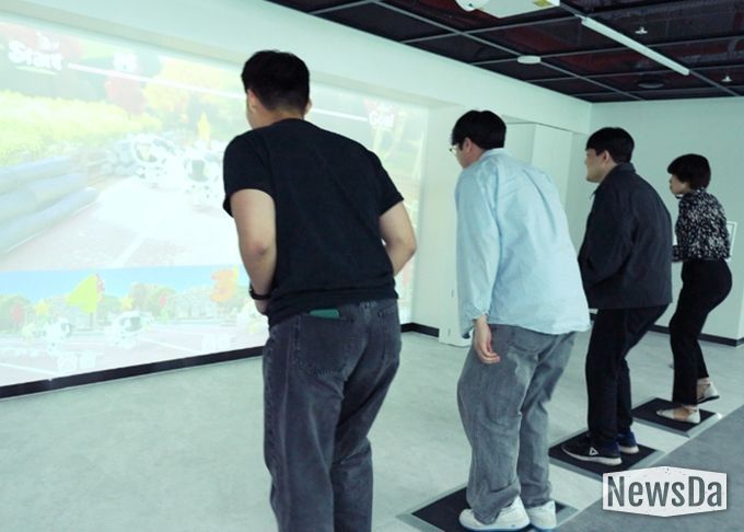 디지털혁신교육센터에서 '디지털그라운드' 체험을 진행하고 있다.