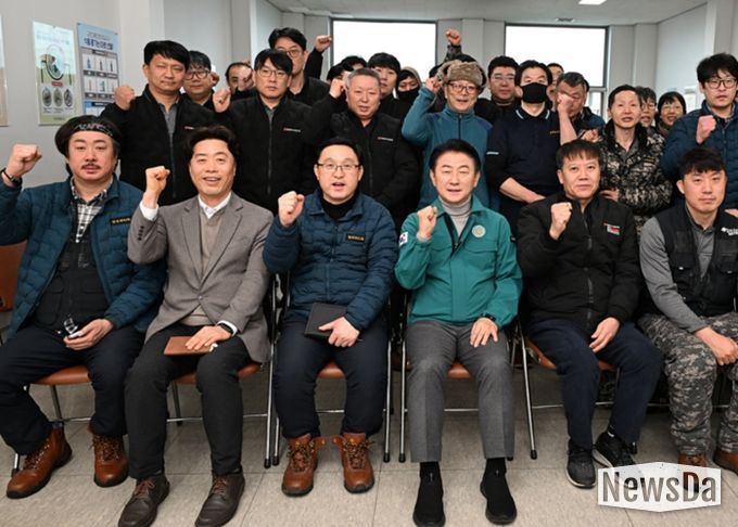 의정부시는 2월 13일 자일동 환경자원센터를 방문해 재활용선별장과 음식물류폐기물 자원화시설의 운영 및 안전관리 실태를 점검했다.