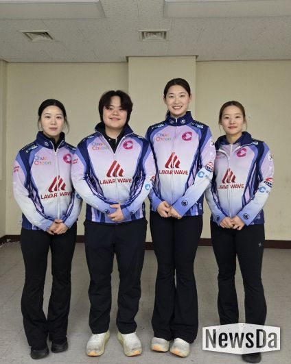 춘천시청 컬링팀 (사진 왼쪽부터 스킵 박유빈, 서드 박서진, 세컨 양태이, 리드 김수진)