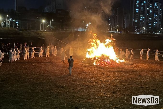 정월대보름 달집태우기로 병오년 새해 안녕 기원