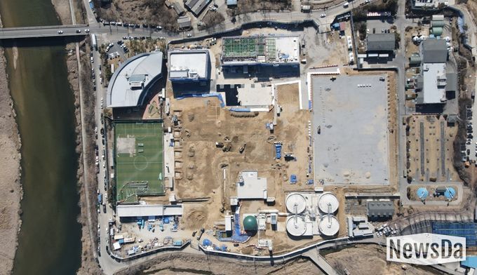 6월 용인에코타운조성사업 준공을 앞두고 마무리 공사가 진행되고 있는 용인레스피아 전경