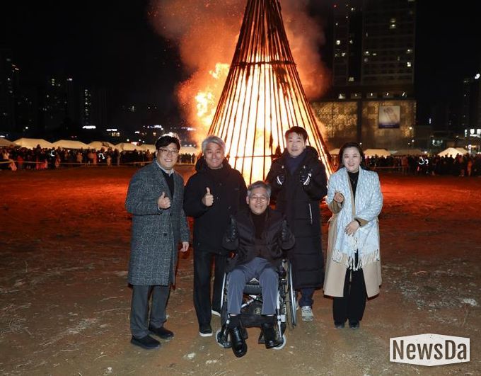 대보름 축제 참석한 시의원 기념 사진