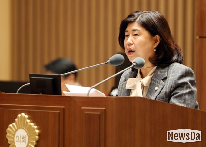 조미옥 수원특례시의회 의원이 제399회 임시회 제2차 본회의에서 5분 자유발언을 하고 있다.