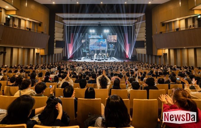 28일 용인포은아트홀에서 이상일 시장은 '그림과 스토리가 있는 음악회' 해설자로 참여했다