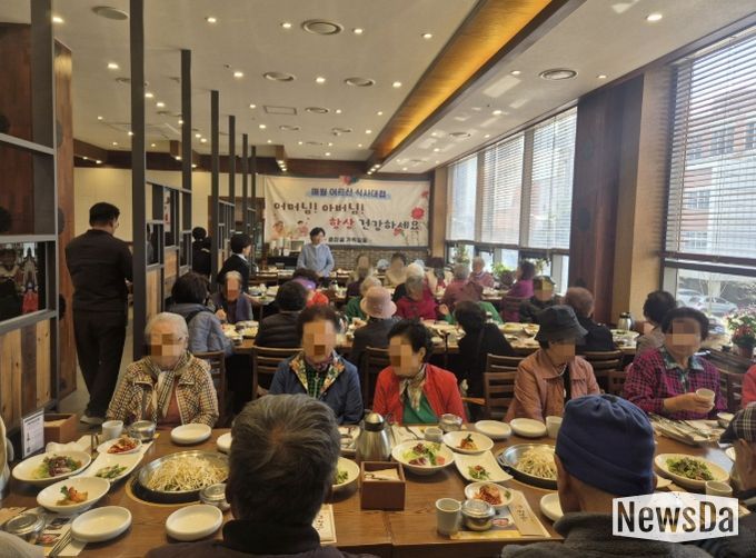 수원시 권선구 호매실동, 지역사랑 실천하는 식당 훈장골에서 어르신 50여 분께 오찬 대접