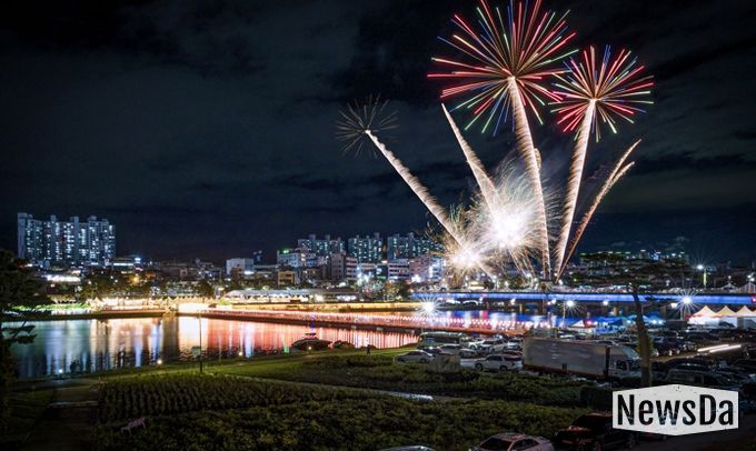 2025년 제18회 영천관광 전국사진공모전 입상작(이상영 作, 불꽃놀이)