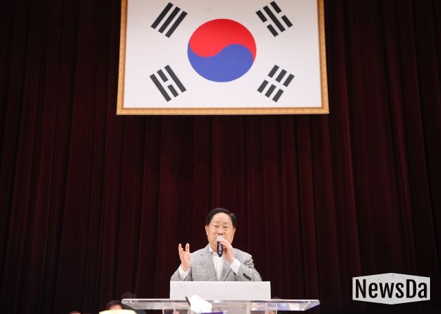 환영사하고 있는 주광덕 시장